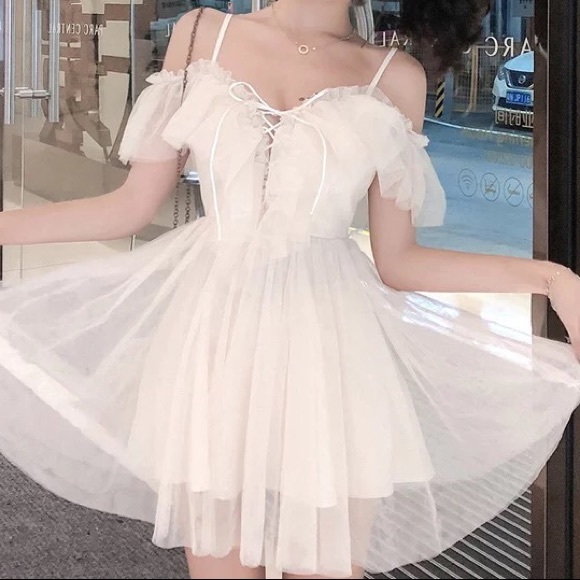 Lace up dress Ruffle off shoulder cream white lace up - Picture 2 of 16